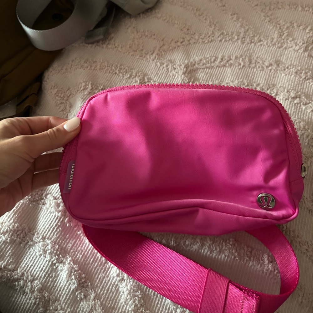 EVERYWHERE BELT BAG, EXTENDED STRAP 1L 🎀